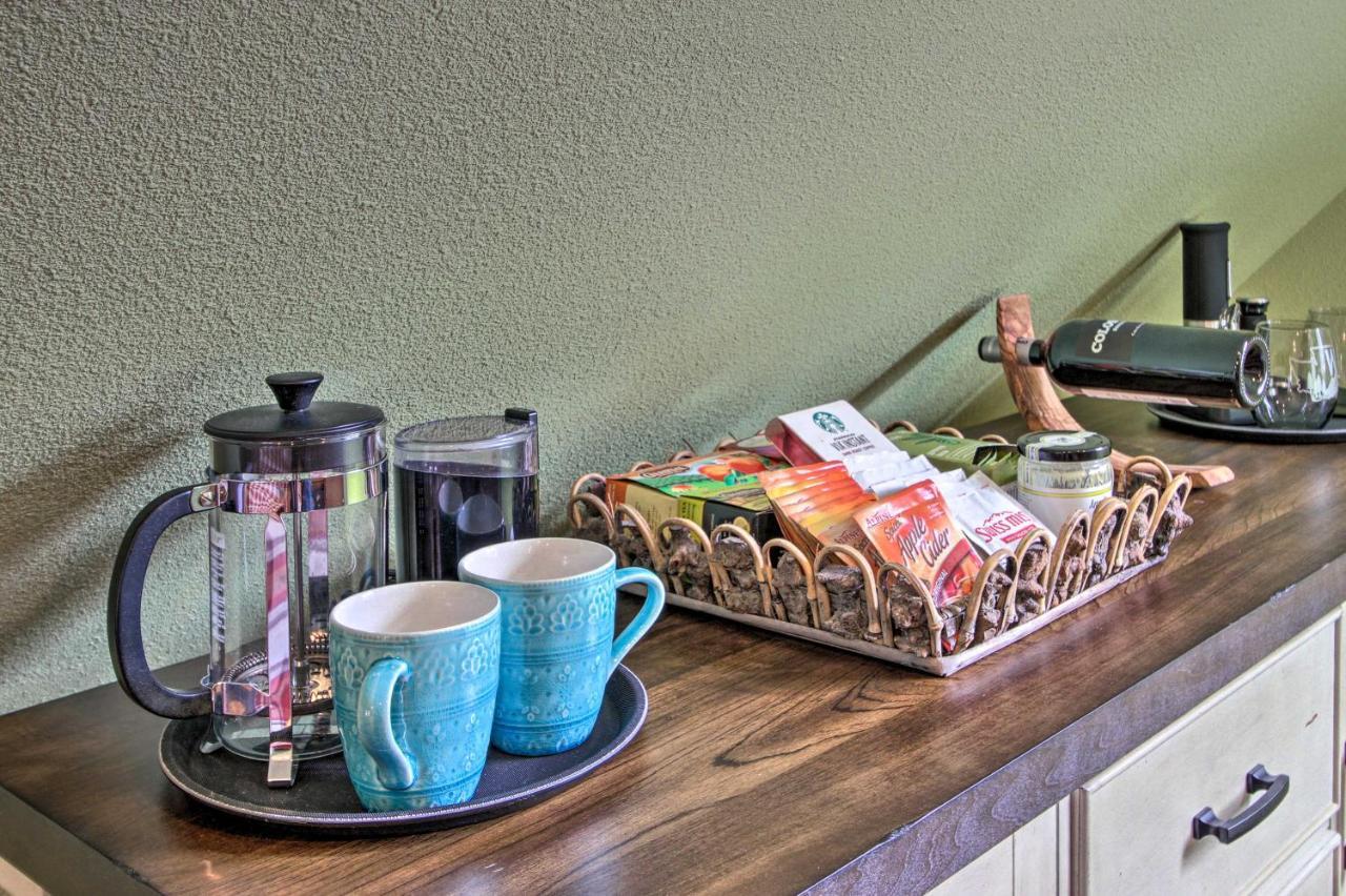 Charming Port Angeles Studio With Deck And Views! Apartment Bagian luar foto